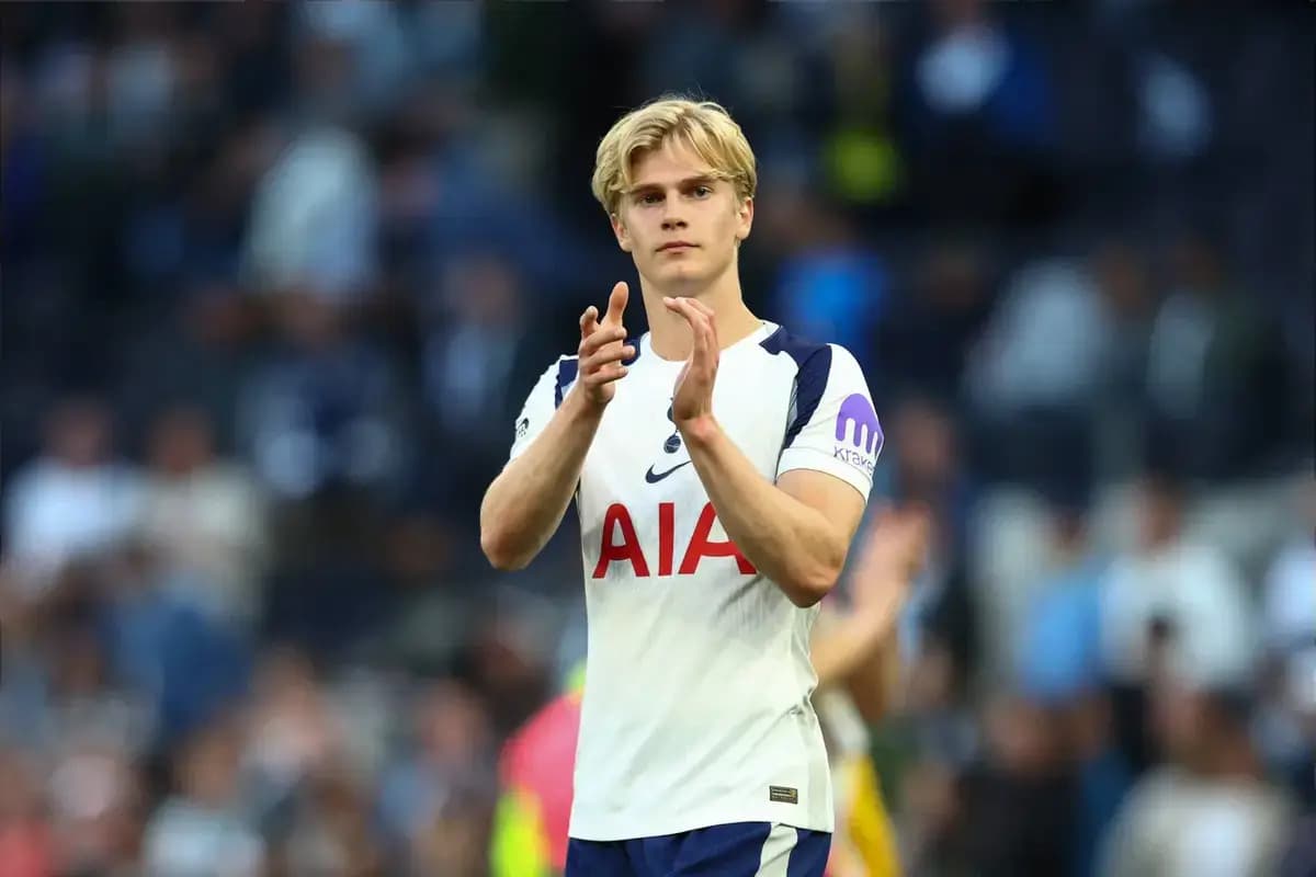 Sweden legend tips Tottenham star with “four lungs” as potential candidate to replace Bernardo Silva