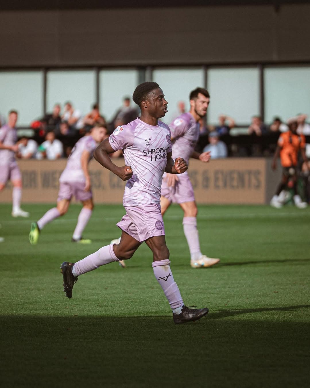 Arsenal loanee returns to London Colney & receives award