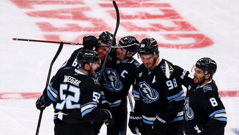 ‘That’s something I won’t forget’: Mammoth register win in home playoff debut to take 2-1 series lead
