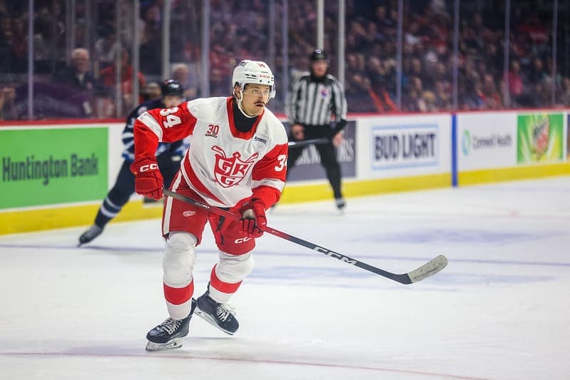 Wolves Beat Postava, Griffins in Game 1