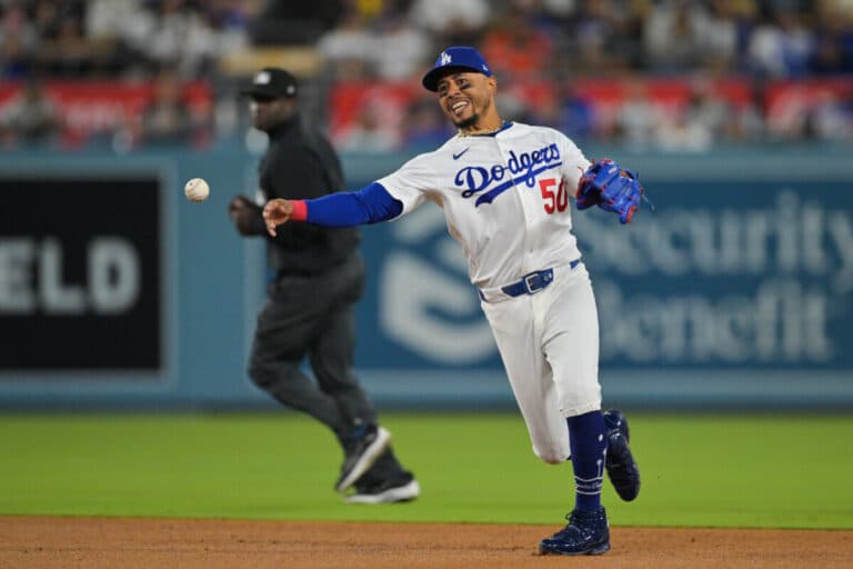 Giants Defeat Dodgers, Spoiling Mookie Betts’ Return to Lineup