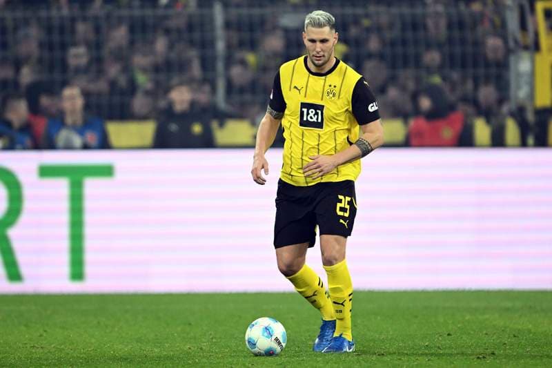 Dortmund defender Süle announces retirement from football