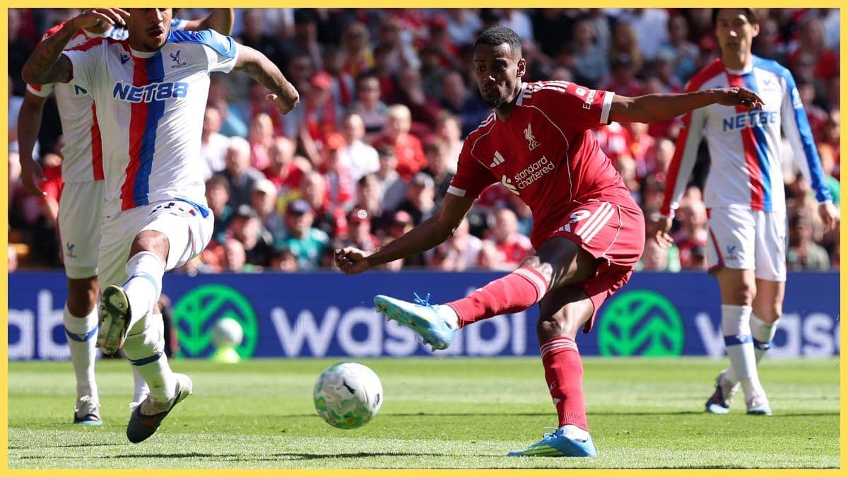 Slot makes honest Isak admission after Palace breakthrough