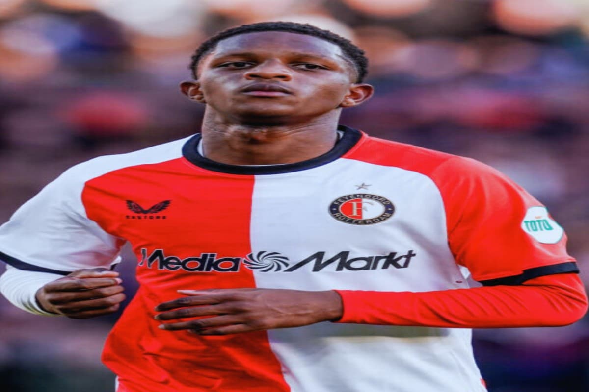 A battle may await Manchester City to sign an impressive young right-back