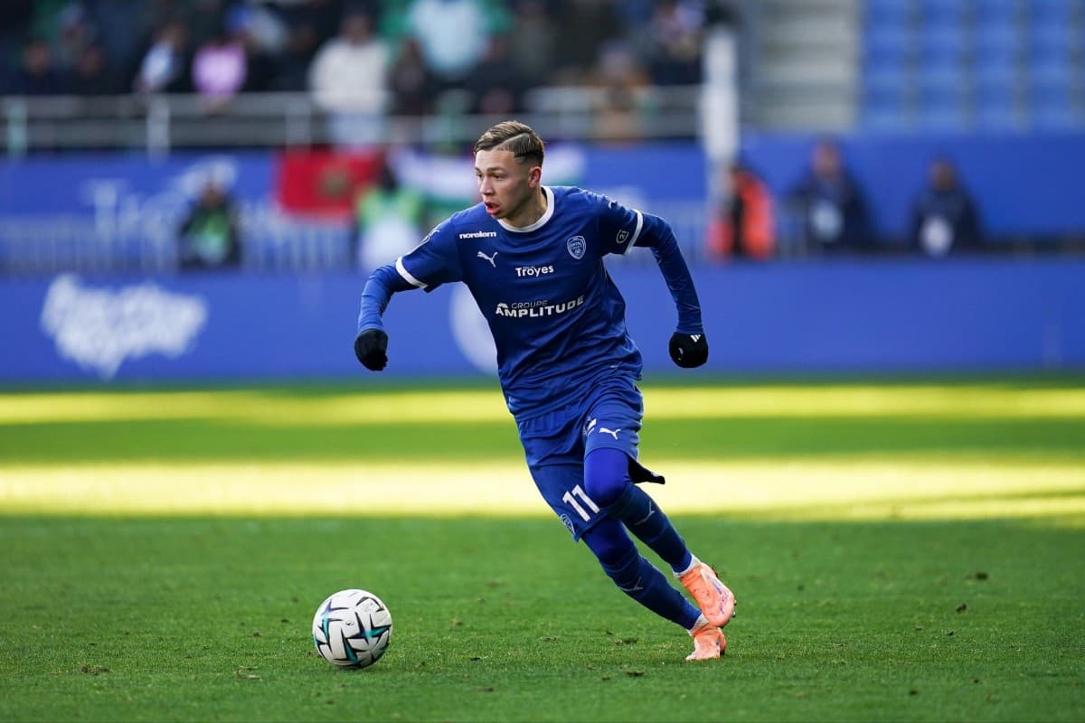 An exciting young winger is set to sign for Manchester City and spend next season out on loan