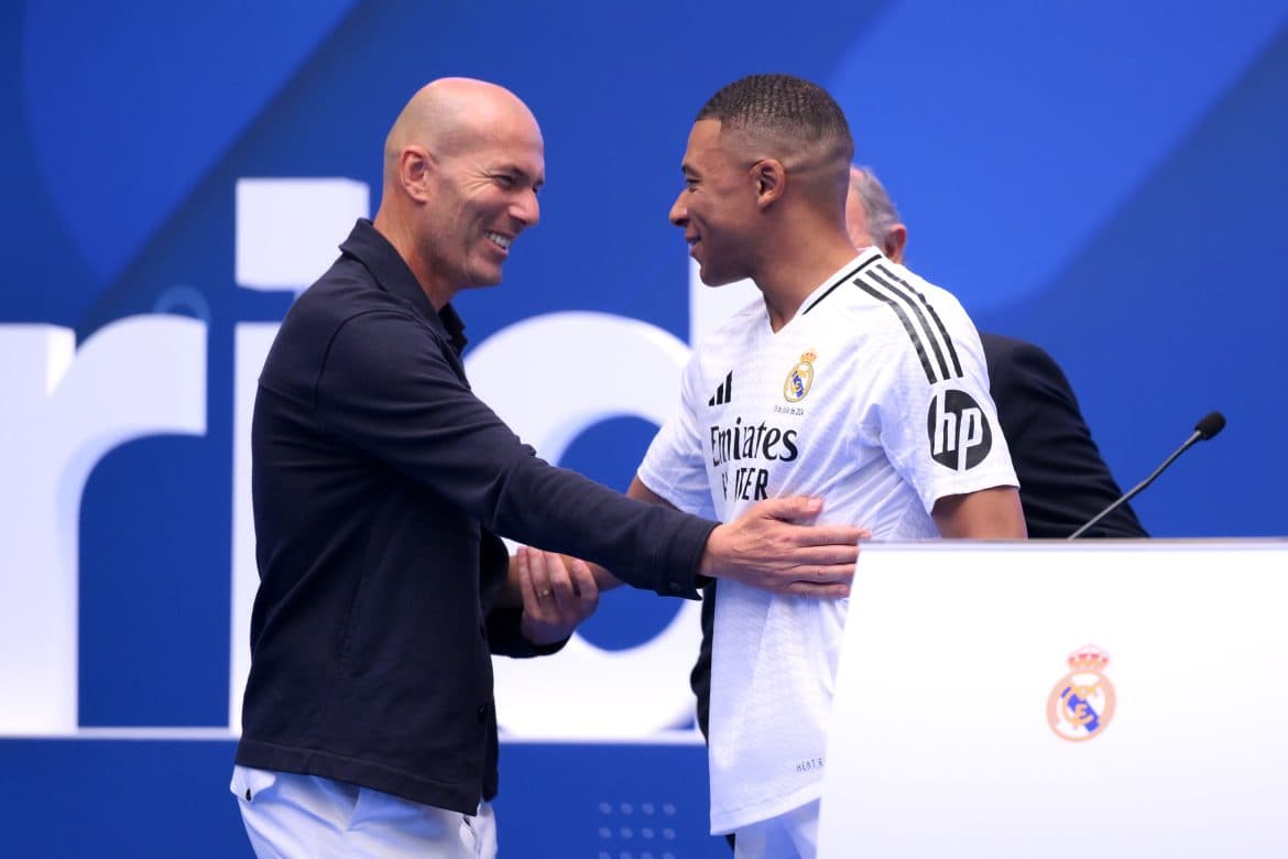 Florentino Perez has called Zinedine Zidane about Real Madrid job