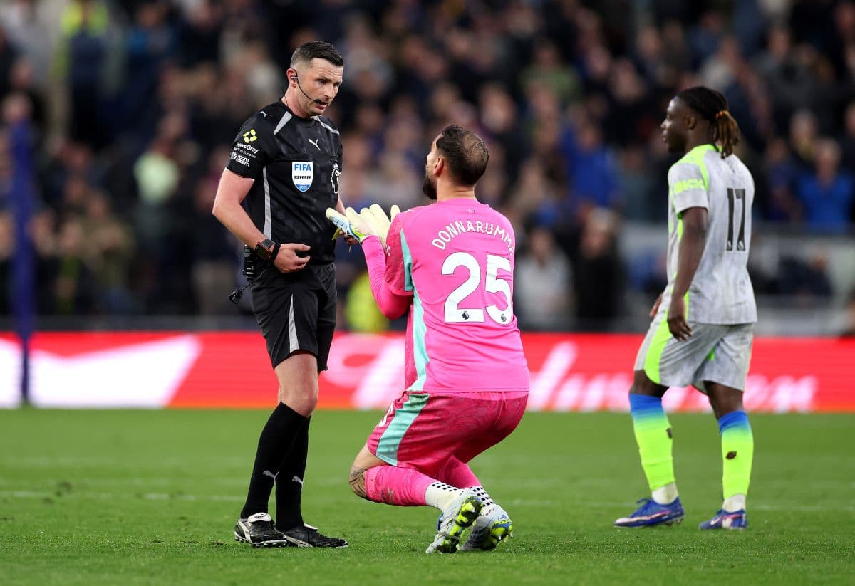 Donnarumma kneels to referee, becomes most-booked goalkeeper in Europe