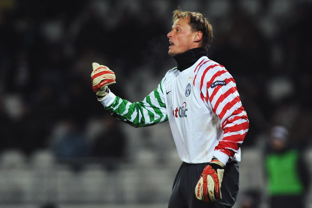 Ex-Juventus and Arsenal goalkeeper Manninger dies at 48 in tragic car accident
