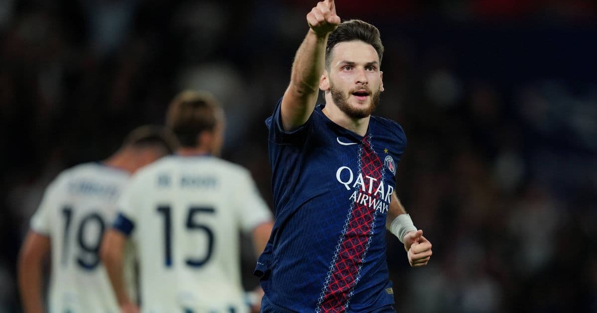 PSG star Kvaratskhelia “not thinking” of summer exit, says father, amid Arsenal and Liverpool links