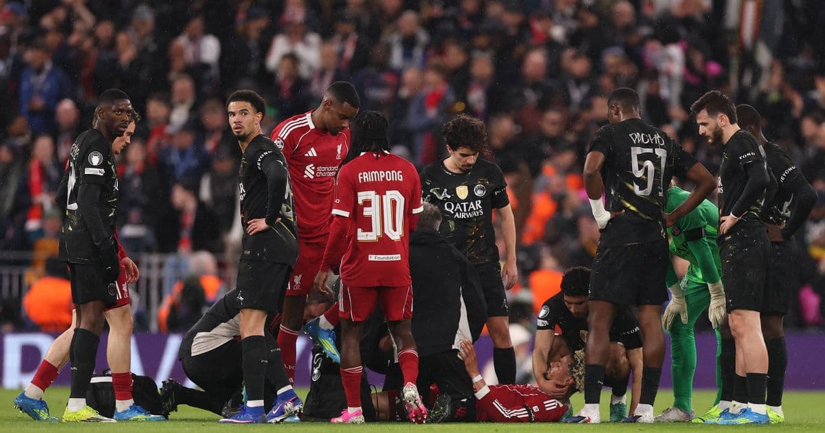 “Didn’t look good”: Arne Slot fears worst after Liverpool striker Hugo Ekitike stretchered off in PSG defeat