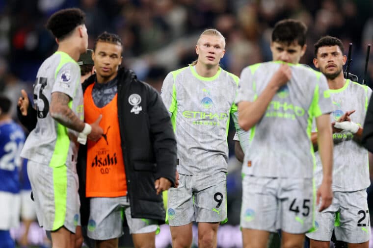 Man City’s defensive horror show at Everton leaves title hopes hanging by a thread