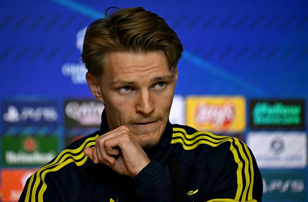 Arsenal star quashes exit talk as he targets league and Europe double