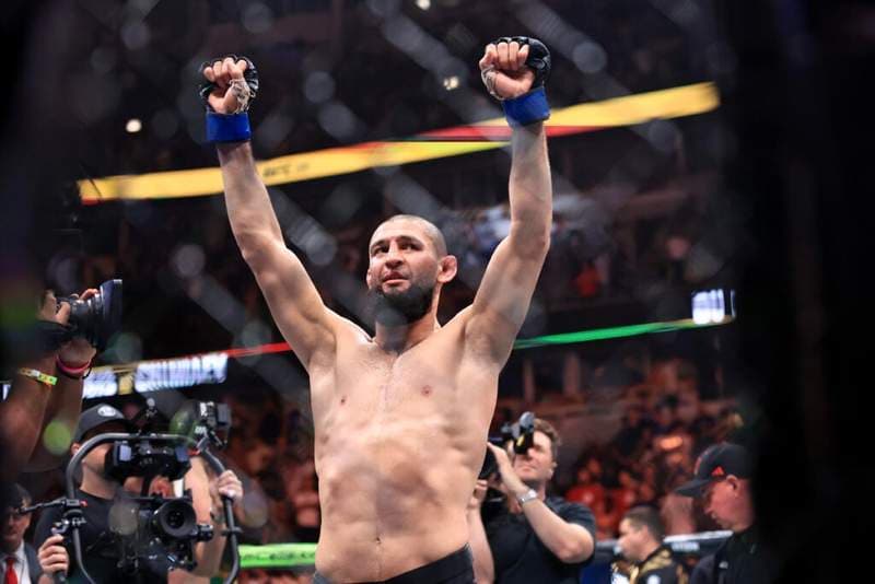 Dustin Poirier questions Khamzat Chimaev’s scale moment before Sean Strickland fight