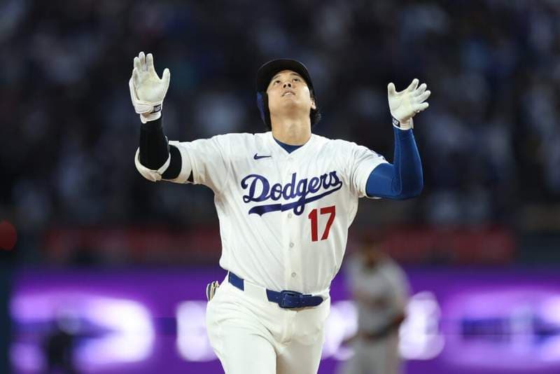 Shohei Ohtani breaks his home-run drought while Ice Cube was on commentary