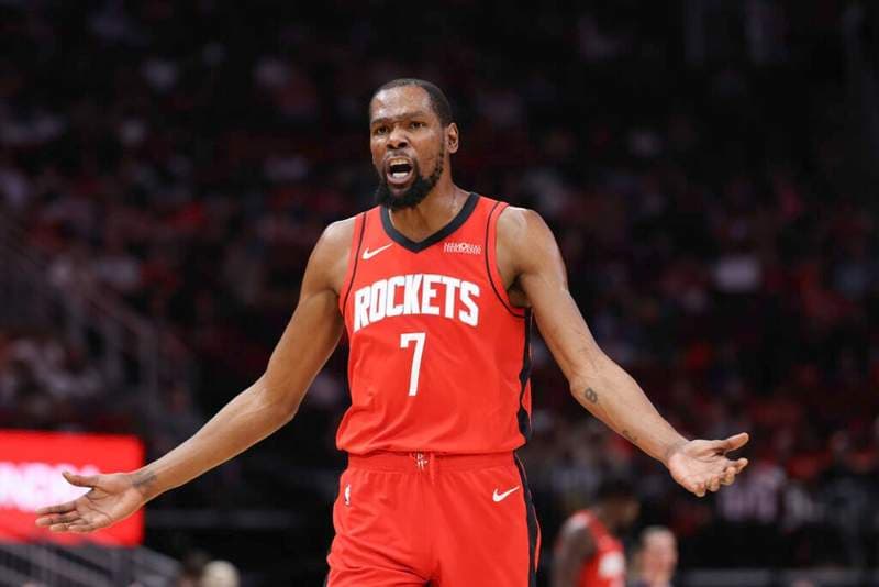 Shams Charania shares contrasting updates on Kevin Durant and Austin Reaves’ returns