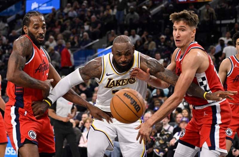 LA Clippers star wants the NBA to introduce red card in basketball after terrible officiating in Lakers’ loss