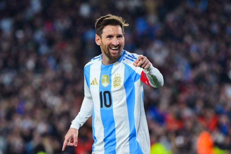 Football fans debate if Lionel Messi can break Ronaldo’s incredible World Cup record