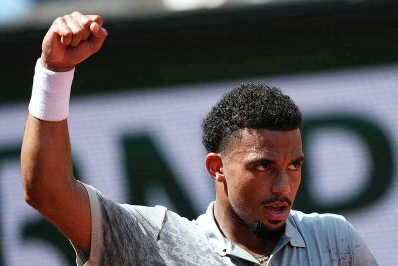 Arthur Fils beats Novak Djokovic in practice before Italian Open