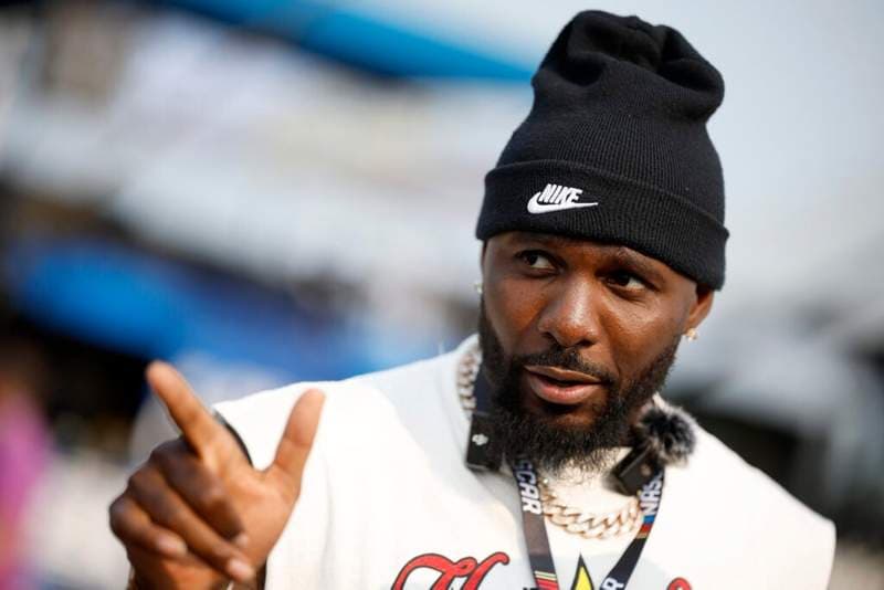 Dez Bryant silences ‘off limits’ treatment of Azzi Fudd’s relationship with Paige Bueckers