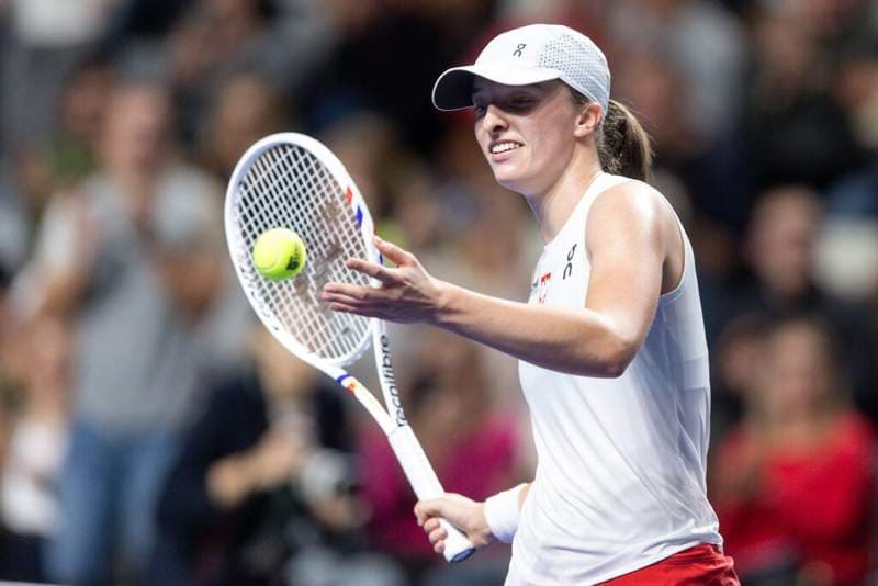 Iga Swiatek advances in Madrid but questions remain over form