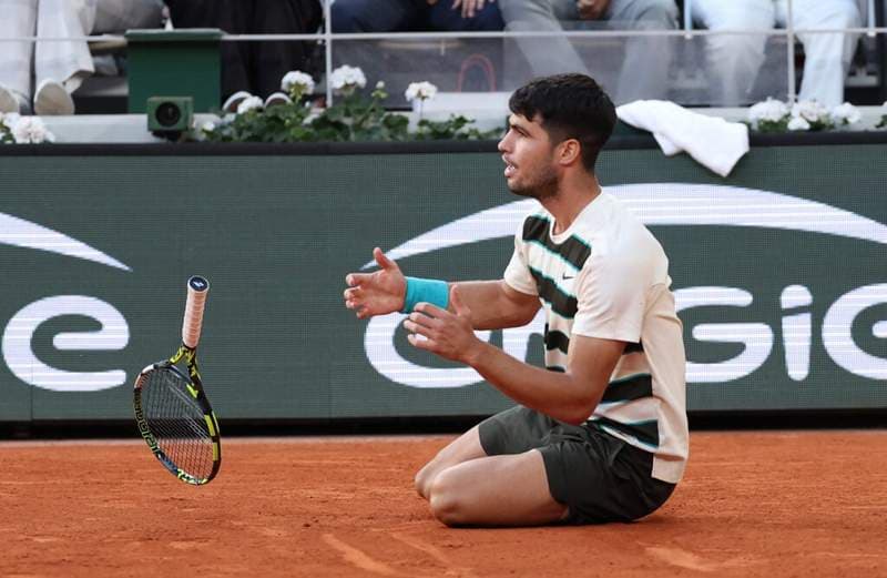 Carlos Alcaraz gives worrying Roland Garros update after injury setback