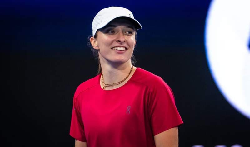 Iga Swiatek hits with ATP player ahead of Madrid Open debut