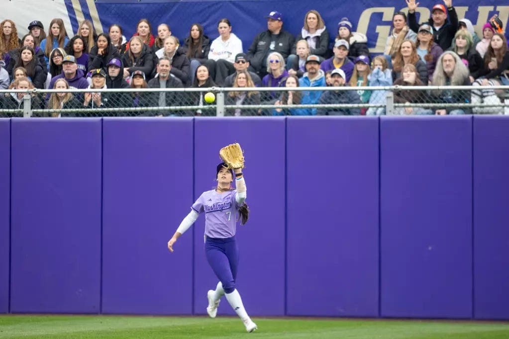 Washington softball swept by Oregon with 3-1 loss on Sunday