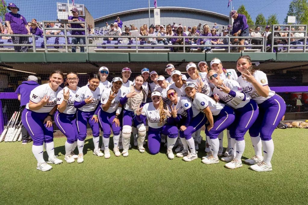 Washington softball vs Indiana updates: Scores, highlights