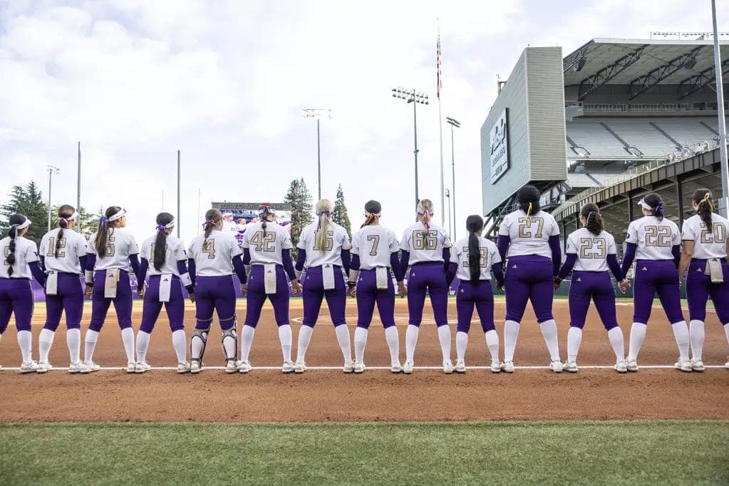 Washington softball drops fifth straight in 7-2 loss to No. 7 UCLA
