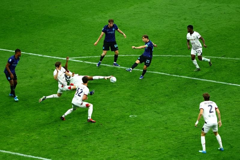 Inter put three past Cagliari thanks to Thuram, Barella and Zieliński