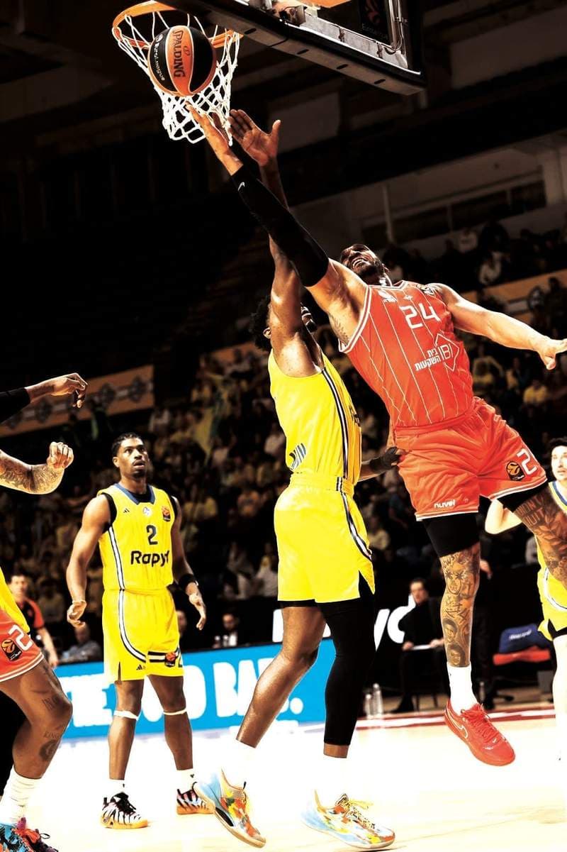 Hapoel Tel Aviv clinches Euroleague playoff berth with derby W over Maccabi in Serbia