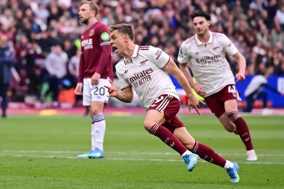 Arsenal survive West Ham pressure to secure huge three points in title race