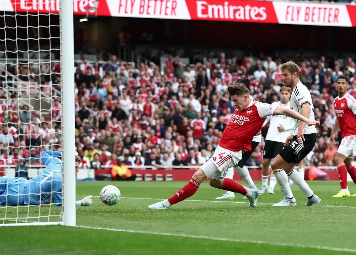 Arsenal cruise past Fulham to go six clear in dominant Emirates display