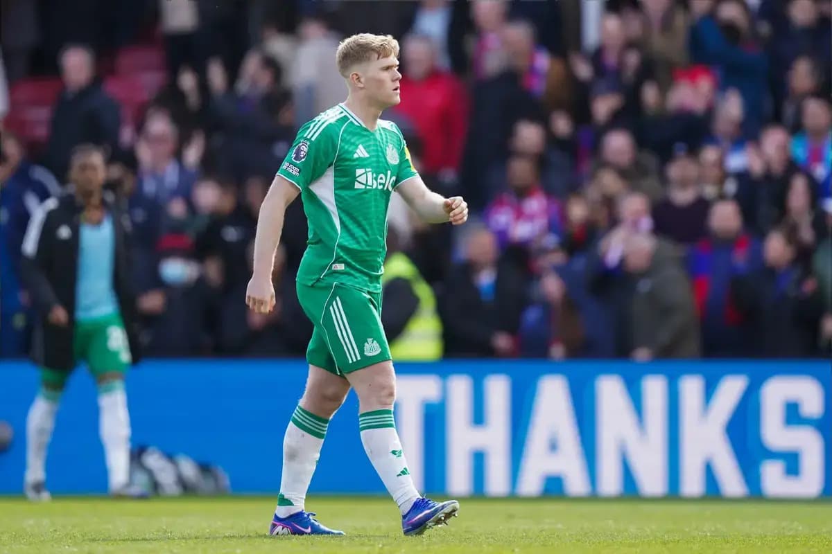 Arsenal and Chelsea are fighting for Premier League defender