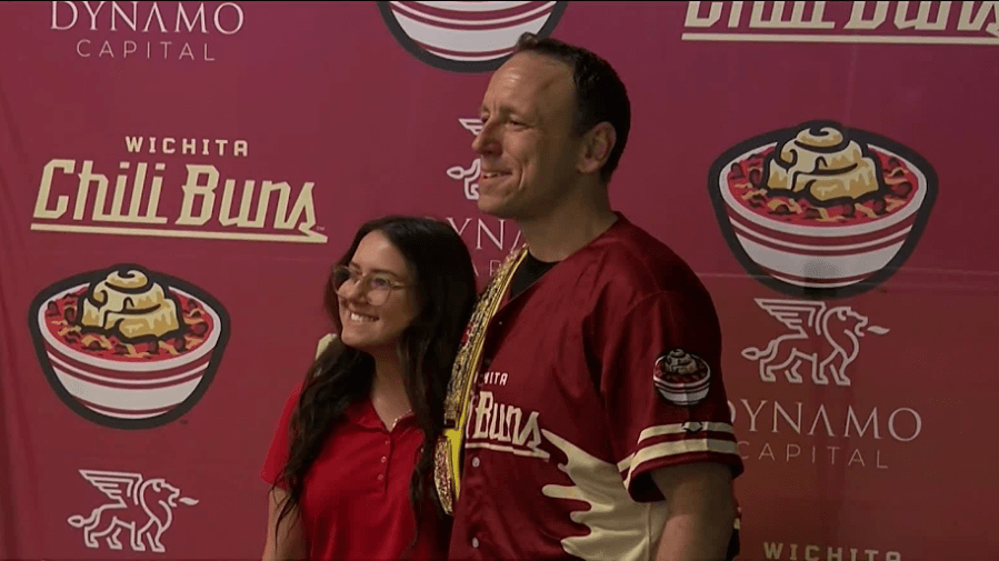 Chili bun champion: Joey Chestnut outeats 10 others in Wichita