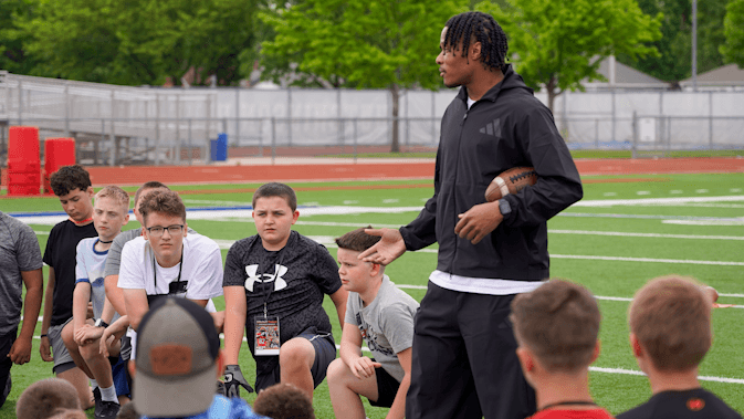 Bengals’ Mitchell Tinsley teaches future stars at Hutchinson football combine