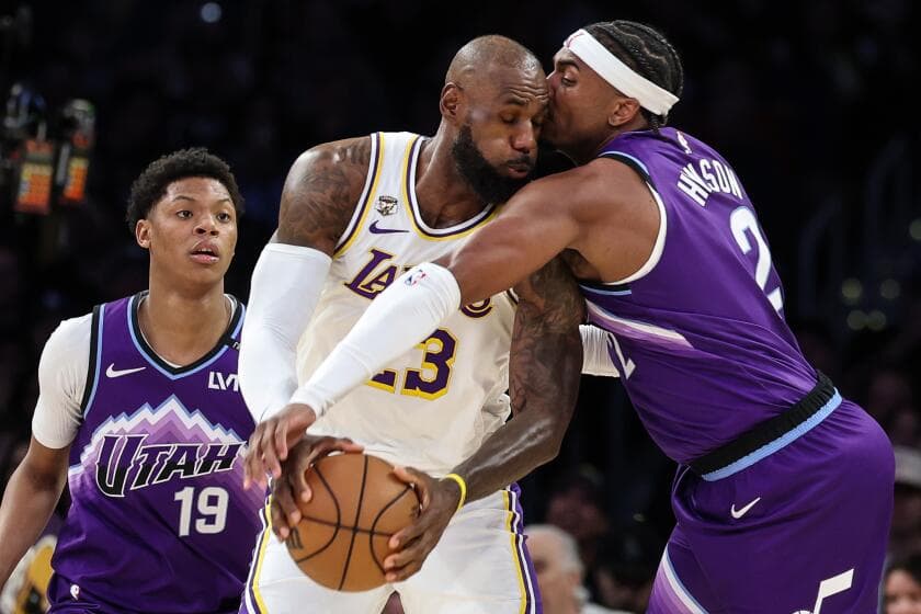 Lakers defeat Jazz, will open playoffs at home against Houston
