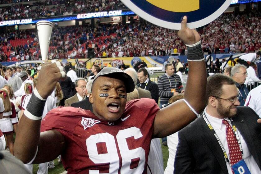 Former Alabama player accused of posing as NFL pros -- with wigs and makeup -- in fraud scheme