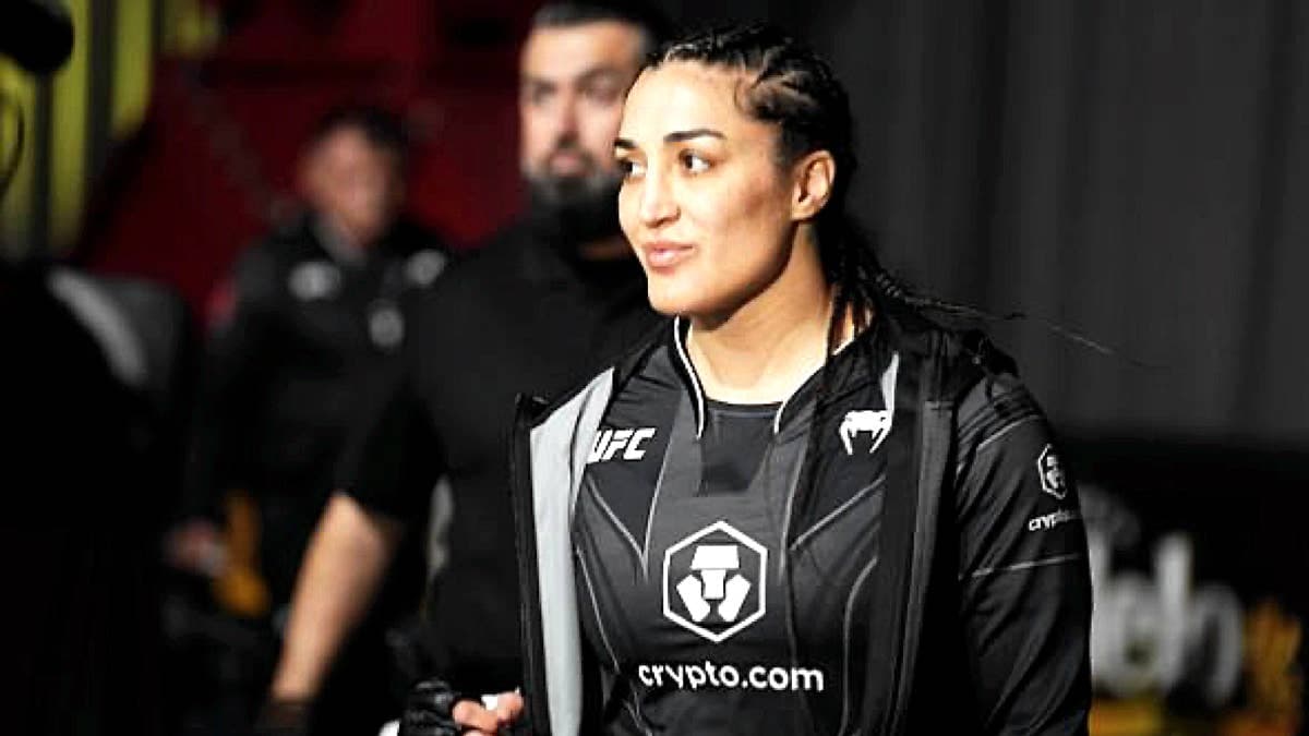 Tatiana Suarez submits Loopy Godinez at UFC 327