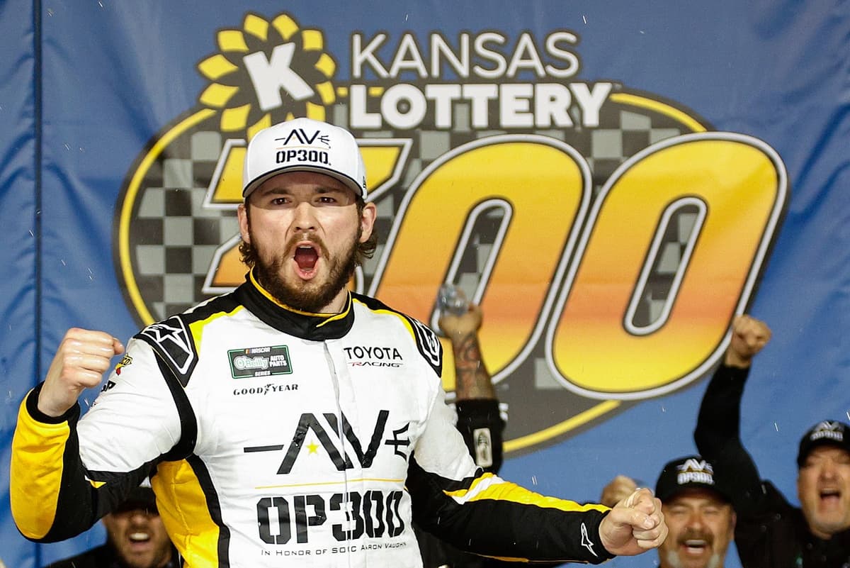 Taylor Gray holds back Sheldon Creed to win NASCAR O'Reilly race at Kansas
