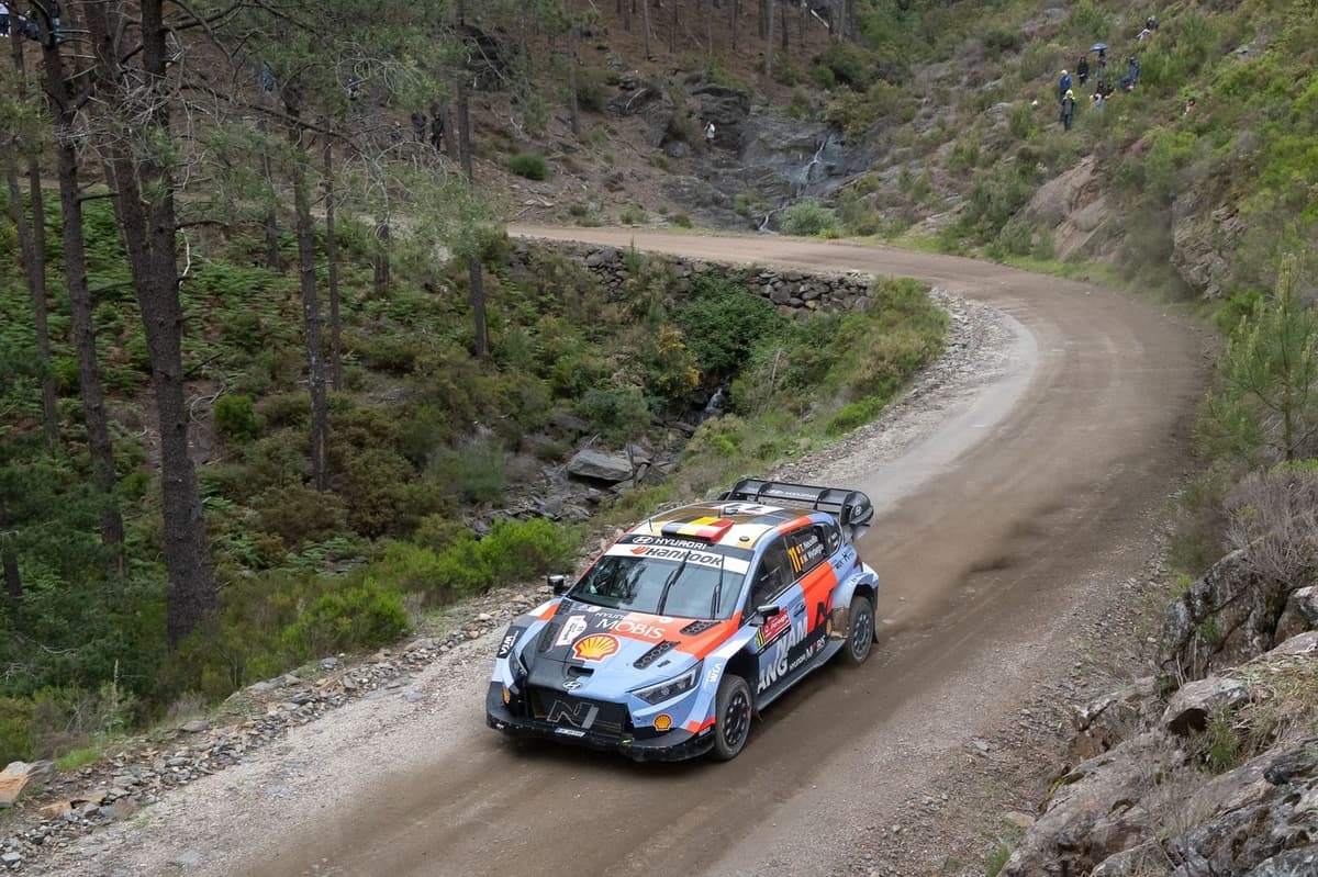 WRC Portugal: Thierry Neuville inherits lead as Sebastien Ogier suffers penultimate stage puncture