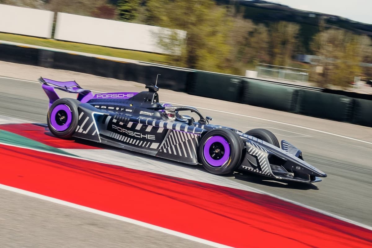 Flat-out and energy saving: How Formula E’s Gen4 race format is taking shape