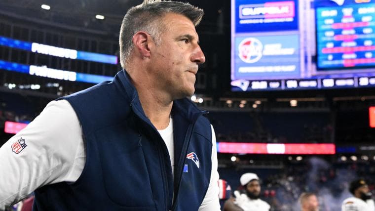 Patriots Rumors: Details On What Mike Vrabel Told Players About Dianna Russini Drama