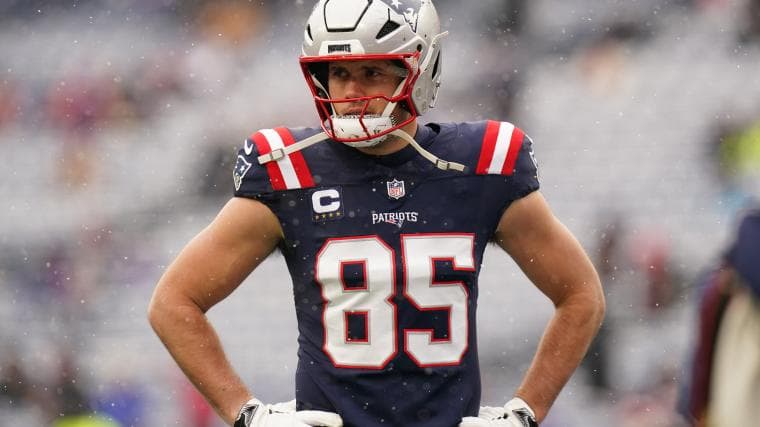 Patriots Linked To Drafting 4-TD TE As Potential Hunter Henry Replacement