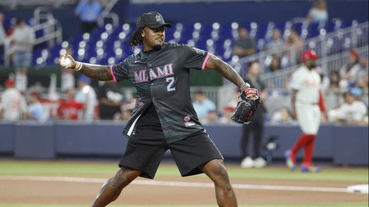 Patriots Rival Quarterback Makes Fool Of Himself With Terrible First Pitch Attempt