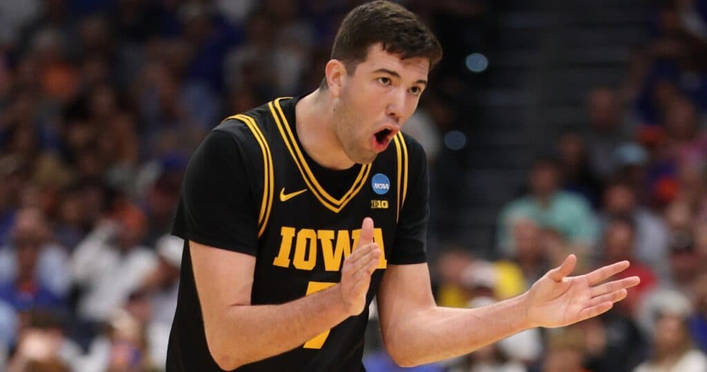 Former Iowa forward Alvaro Folgueiras commits to Louisville