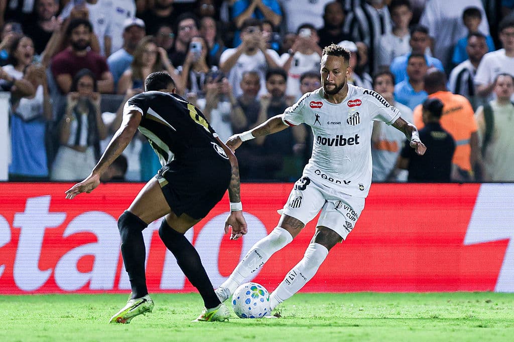 Rare episode! Neymar reacts to refereeing and even praises 😅