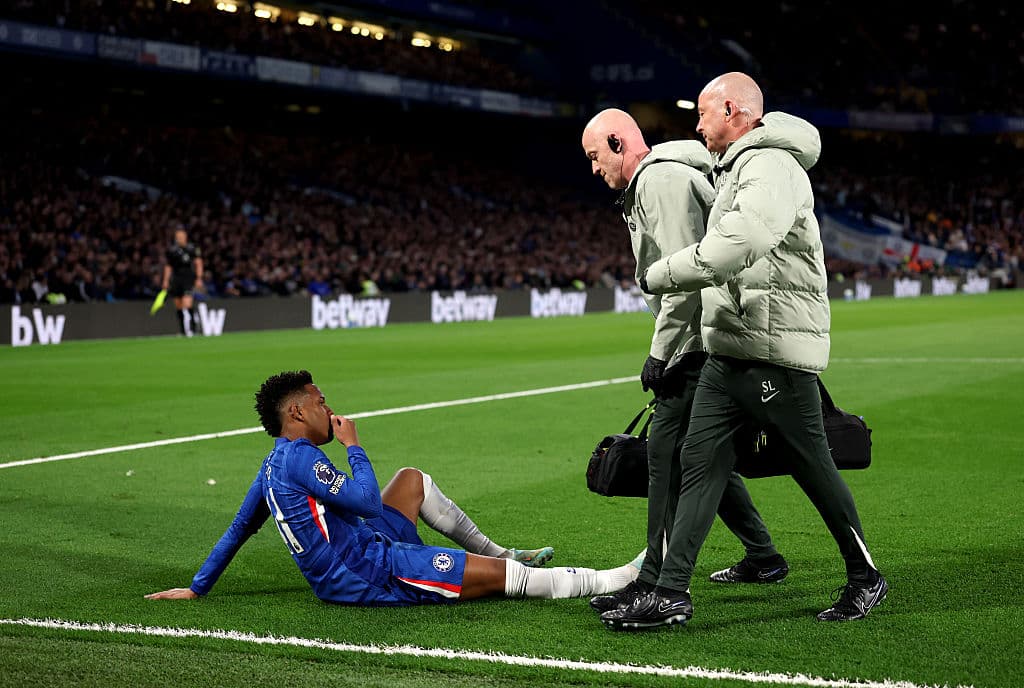 Chelsea boss says Estêvão is devastated after possible injury 🎥
