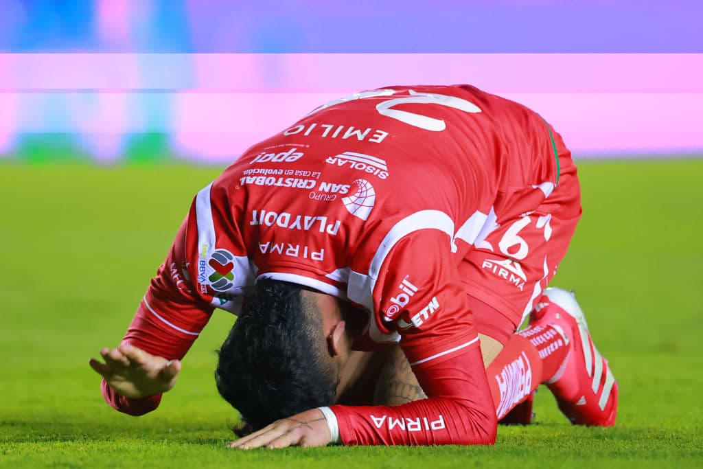 Terrible accident! Emilio Lara falls into a pit at Estadio Corregidora