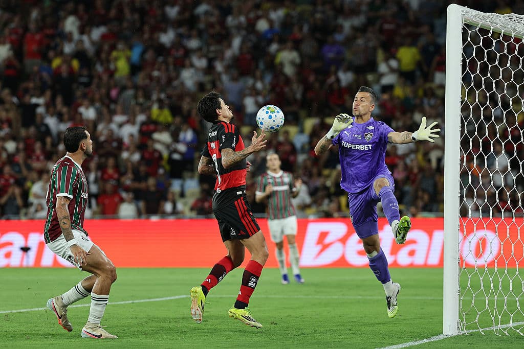 Stunners, old-boy curse and howlers: Fla beat Flu, climb table